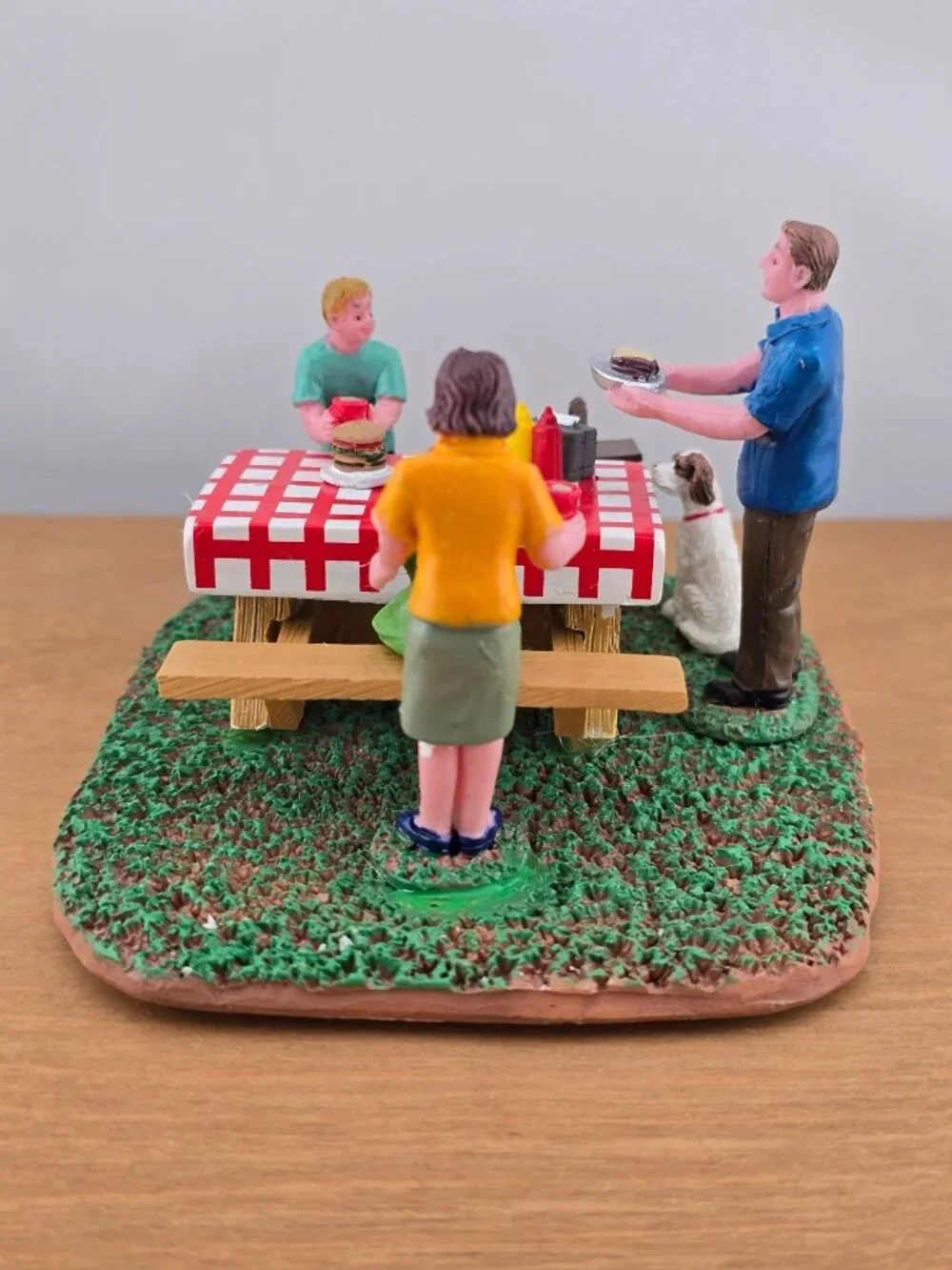 2018 Lemax Family Picnic Table Figurine Scene With Dog & Accessories Vintage